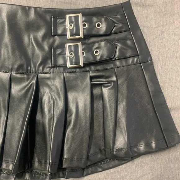 Black Pleated Leather Skirt - Picture 2 of 3